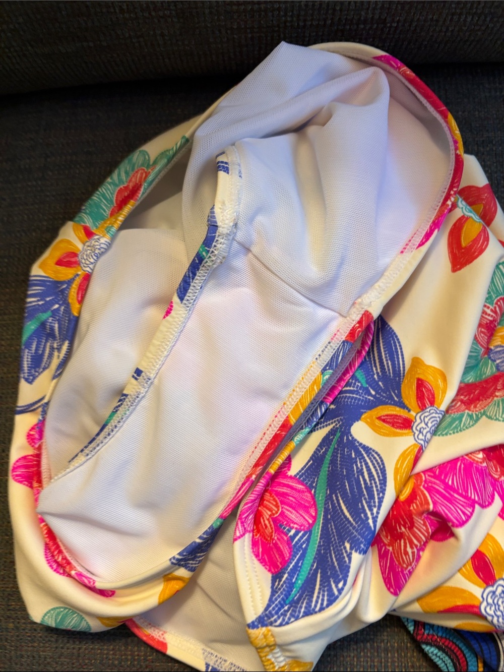 Cupshe White One-Piece Swimsuit with Multicolor Floral Print w/slim & sculpt -M - Picture 5 of 7